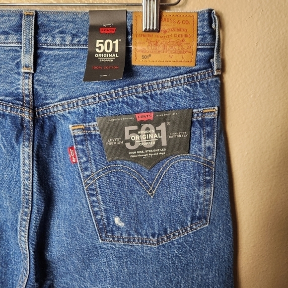 Levis Premium Wmns 501 Button Fly Distressed Cropped Jeans-Size 30x26 NWT - Picture 11 of 16